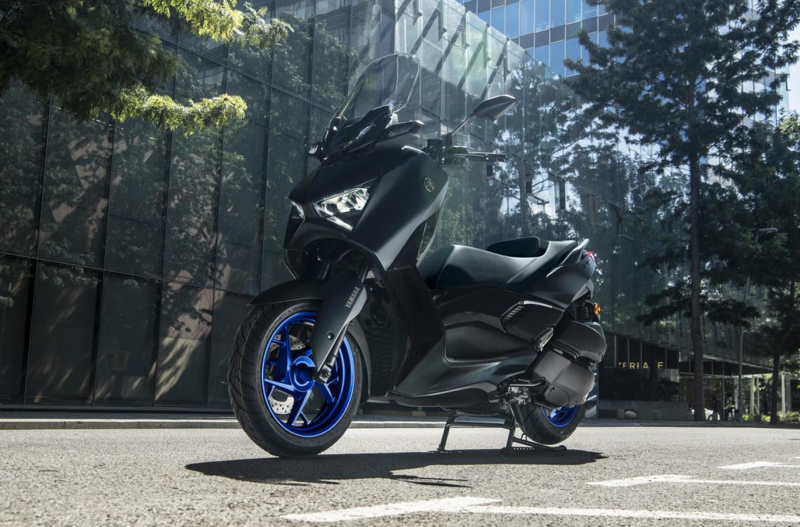 XMAX 300