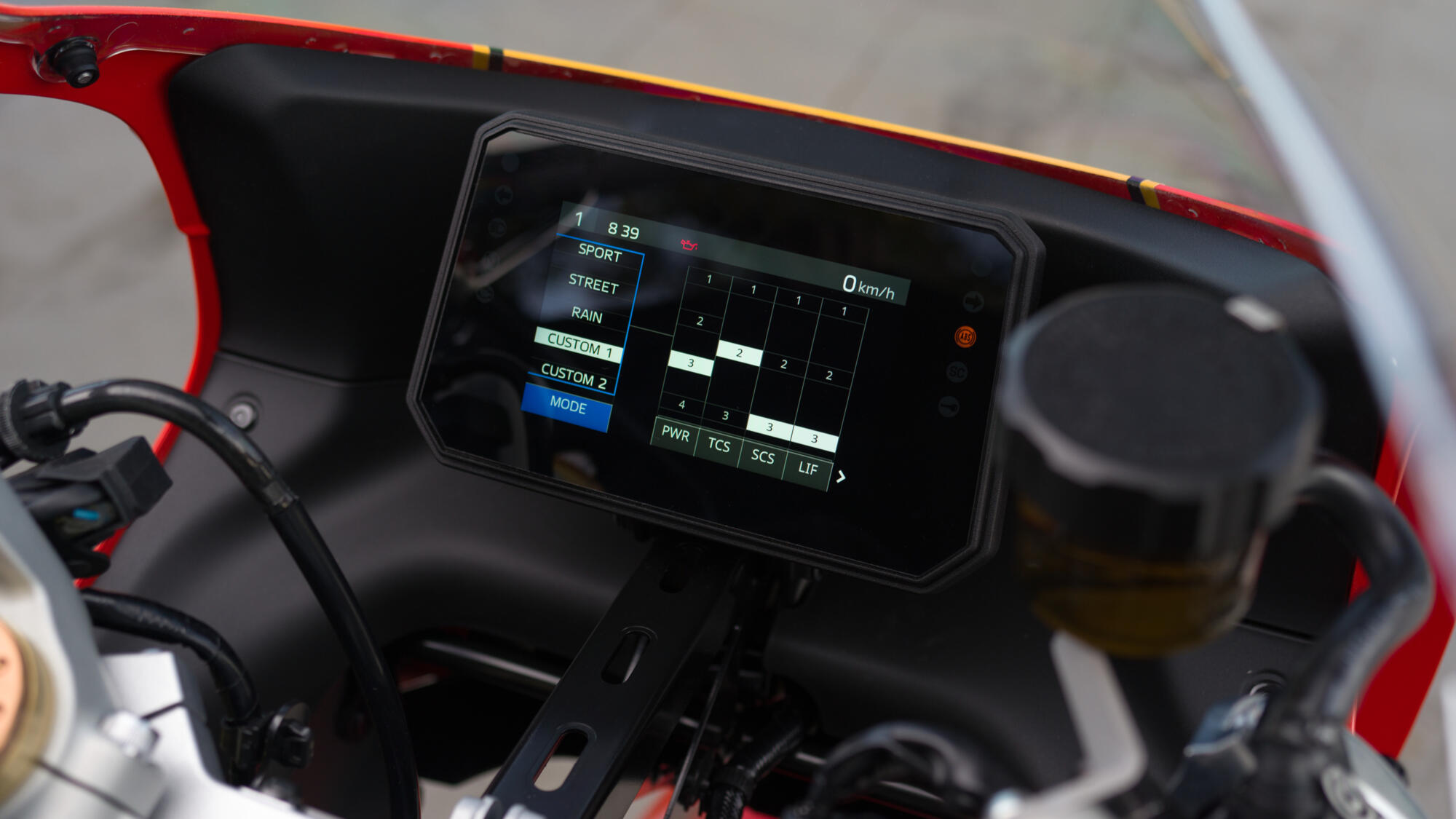 Система Yamaha Ride Control і 6-осьовий блок IMU 