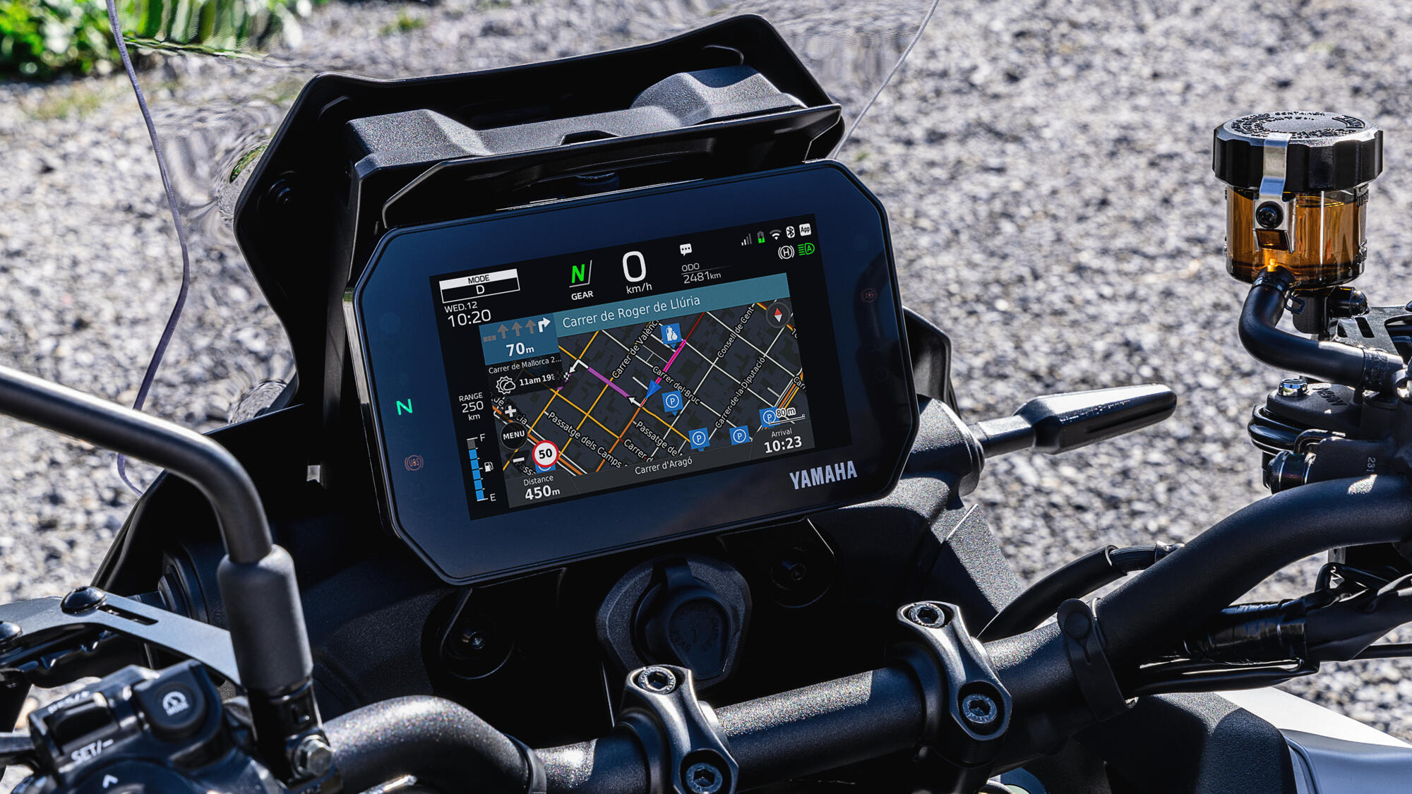 Приладова панель 7" TFT з повністю вбудованою навігацією Garmin (може бути доступна не у всіх країнах) 