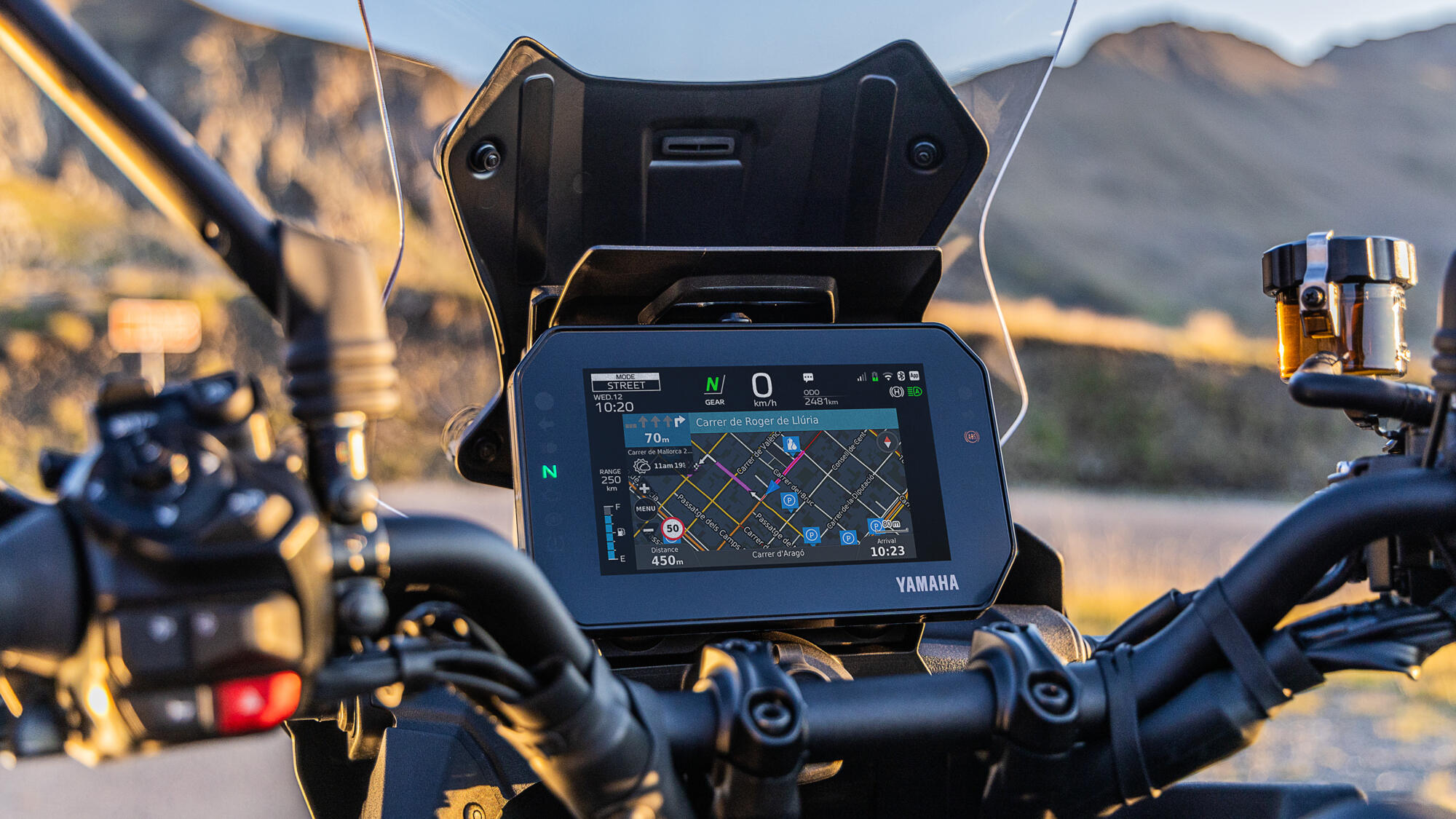 Панель приладів 7" TFT з повністю вбудованою навігацією Garmin (може бути доступна не у всіх країнах) 